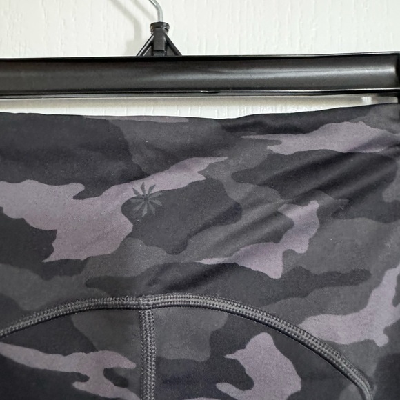 Athleta camo contender leggings - Picture 4 of 4